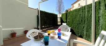 Cozy abd family house with community pool