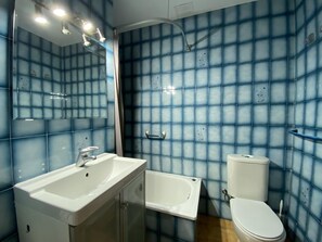 Bathroom - Cozy abd family house with community pool (l'Escala)