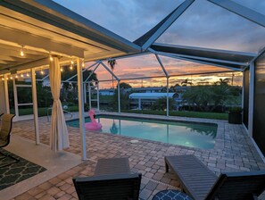 Outdoor pool, a heated pool - Pool, Sunsets, Dock, Lift and Direct Gulf Access! (Cape Coral)
