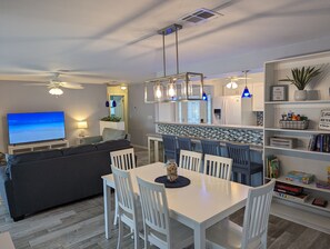 Interior - Pool, Sunsets, Dock, Lift and Direct Gulf Access! (Cape Coral)