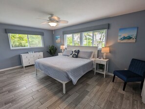 3 Schlafzimmer, Schreibtisch, Bügeleisen/Bügelbrett, Reisekinderbett