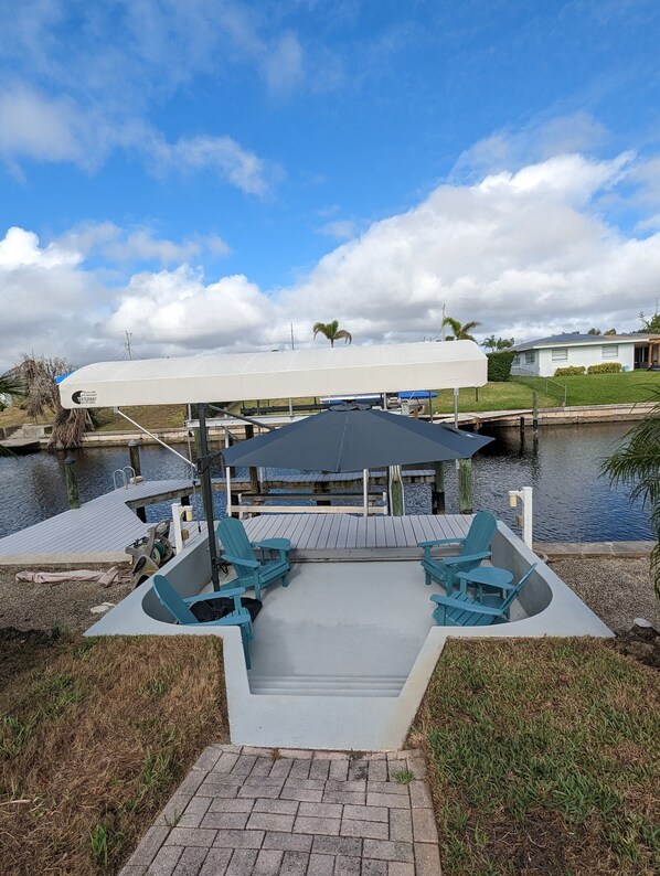Property grounds - Pool, Sunsets, Dock, Lift and Direct Gulf Access! (Cape Coral)