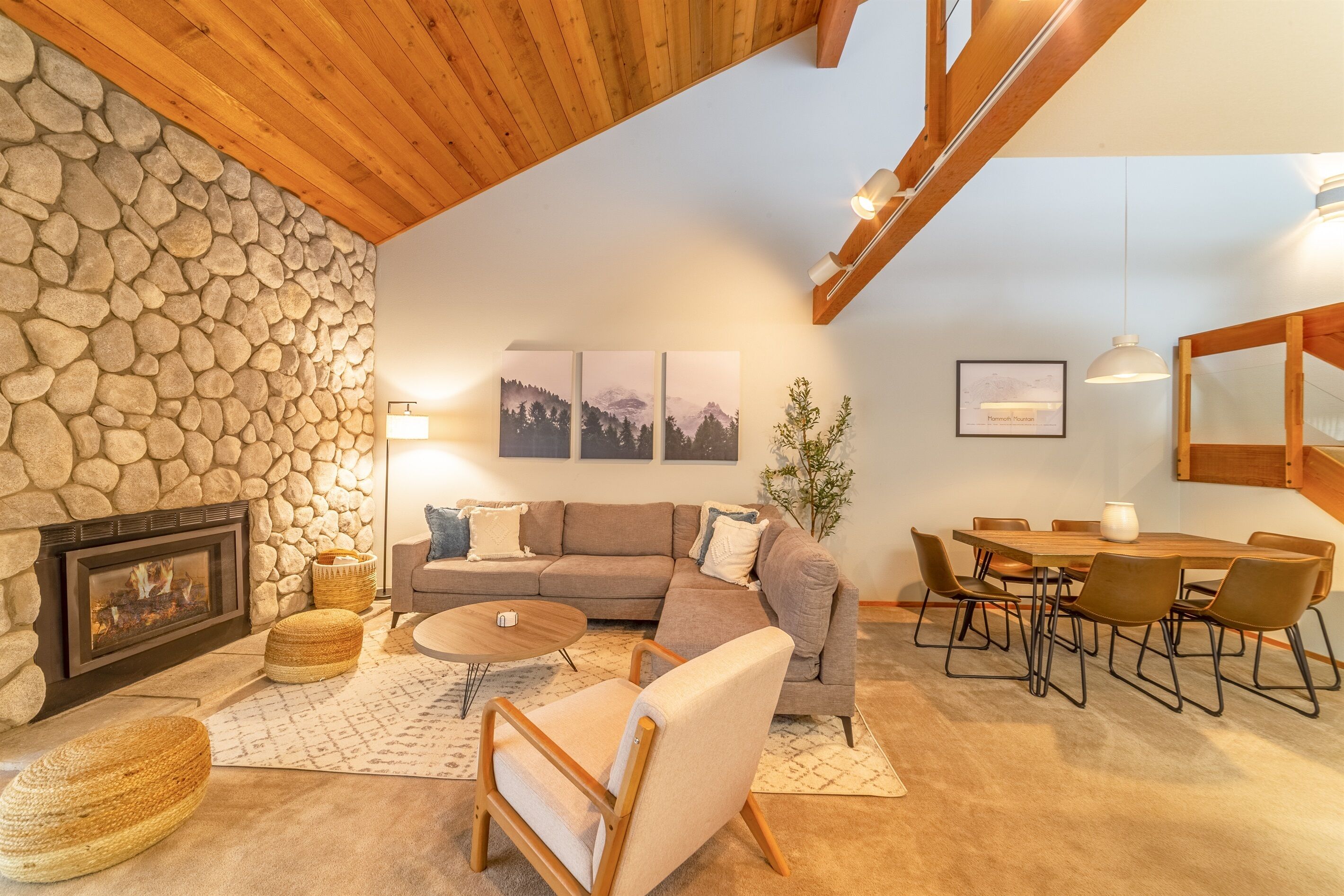 Clean and Modern Snowcreek IV on the Meadow (2 BR+Loft, RARE 3 Bath) New BBQ!