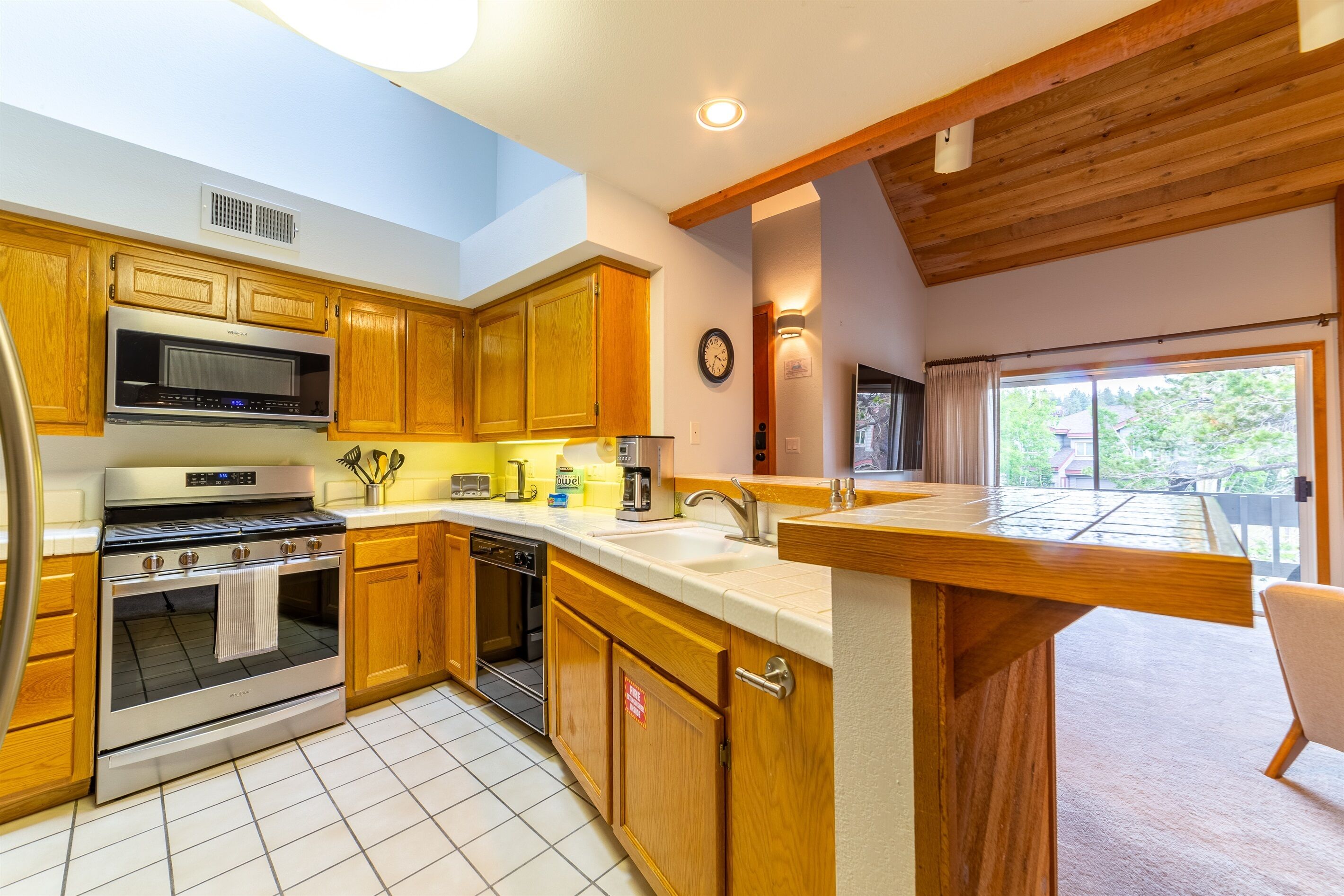 Clean and Modern Snowcreek IV on the Meadow (2 BR+Loft, RARE 3 Bath) New BBQ!