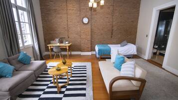 Premium Suite | Soundproofing, free WiFi, bed sheets