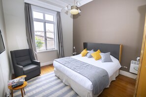Articles de toilette gratuits, sèche-cheveux, serviettes fournies