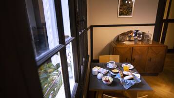 Desayuno continental gratuito y diario