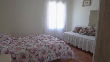 5 habitaciones, tabla de planchar con plancha, internet y ropa de cama