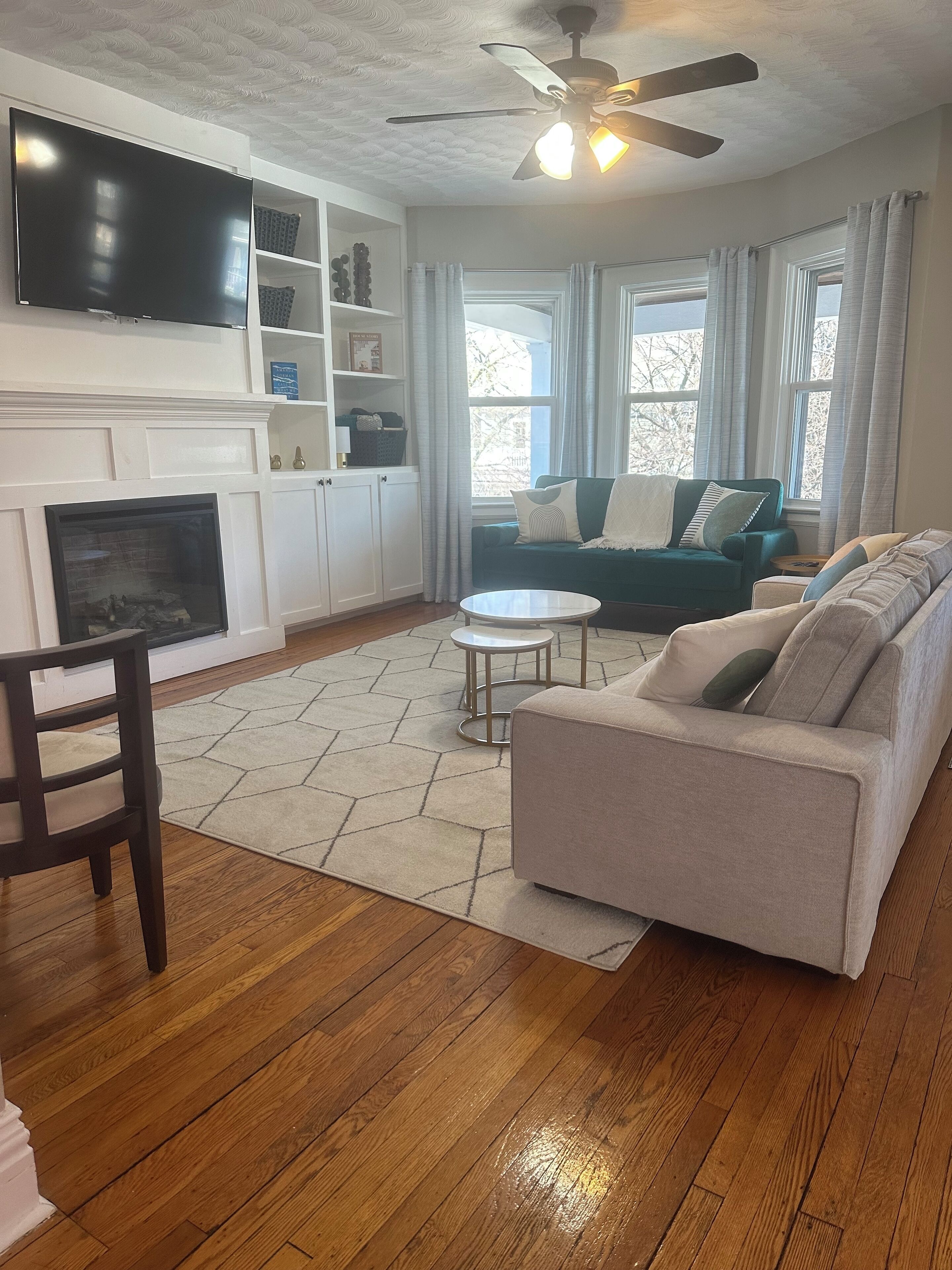 Family Friendly Chic 3 Bedroom Centrally Located in Buffalo NY