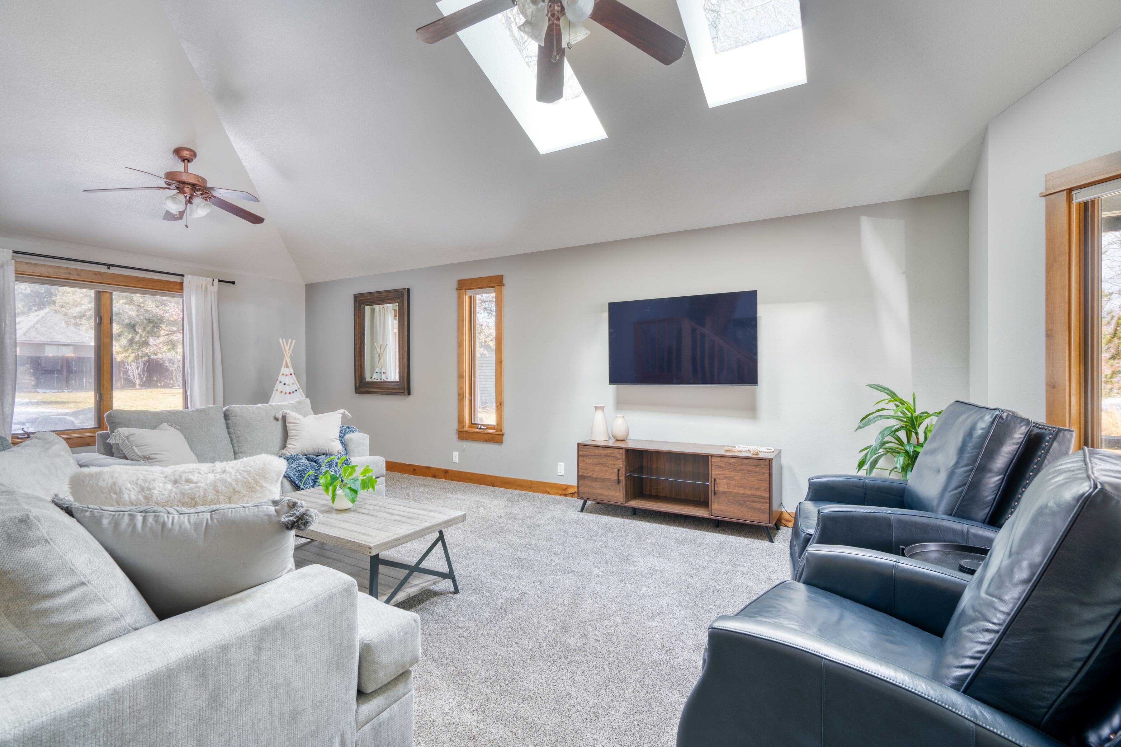 Cozy Orion Oasis, Family/Pet-Friendly, 0.5 Acre, Water Feature, River Trails