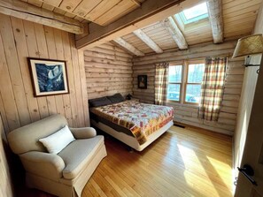 4 habitaciones y tabla de planchar con plancha