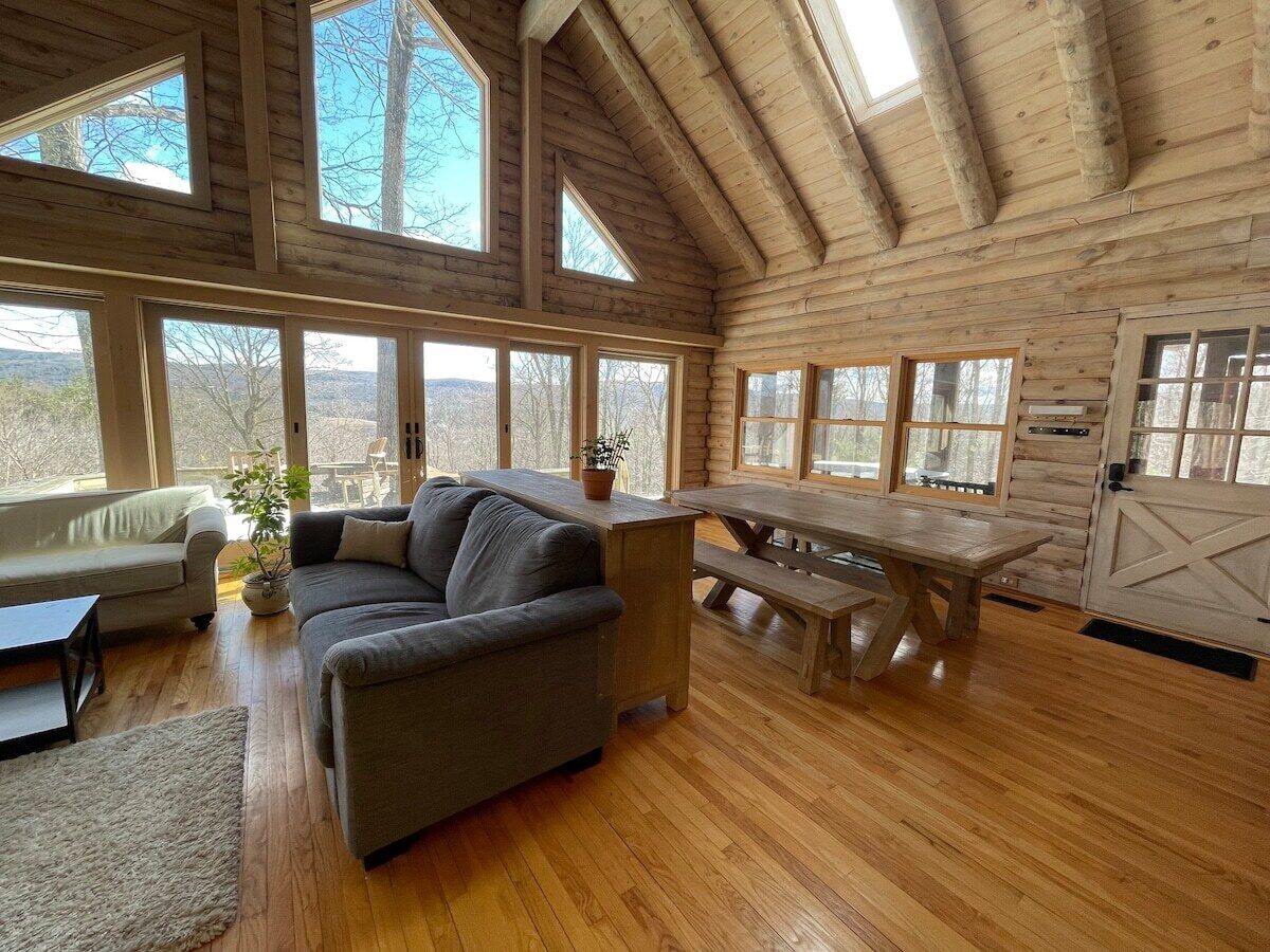 Treetop Hideaway in Tyringham