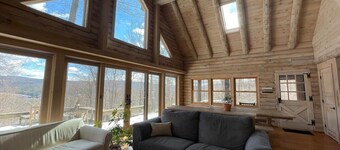 Treetop Hideaway in Tyringham