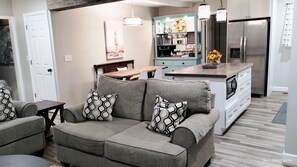 Interior - Your Home for Awhile - Dream Weaver Guesthouse (Weaver)