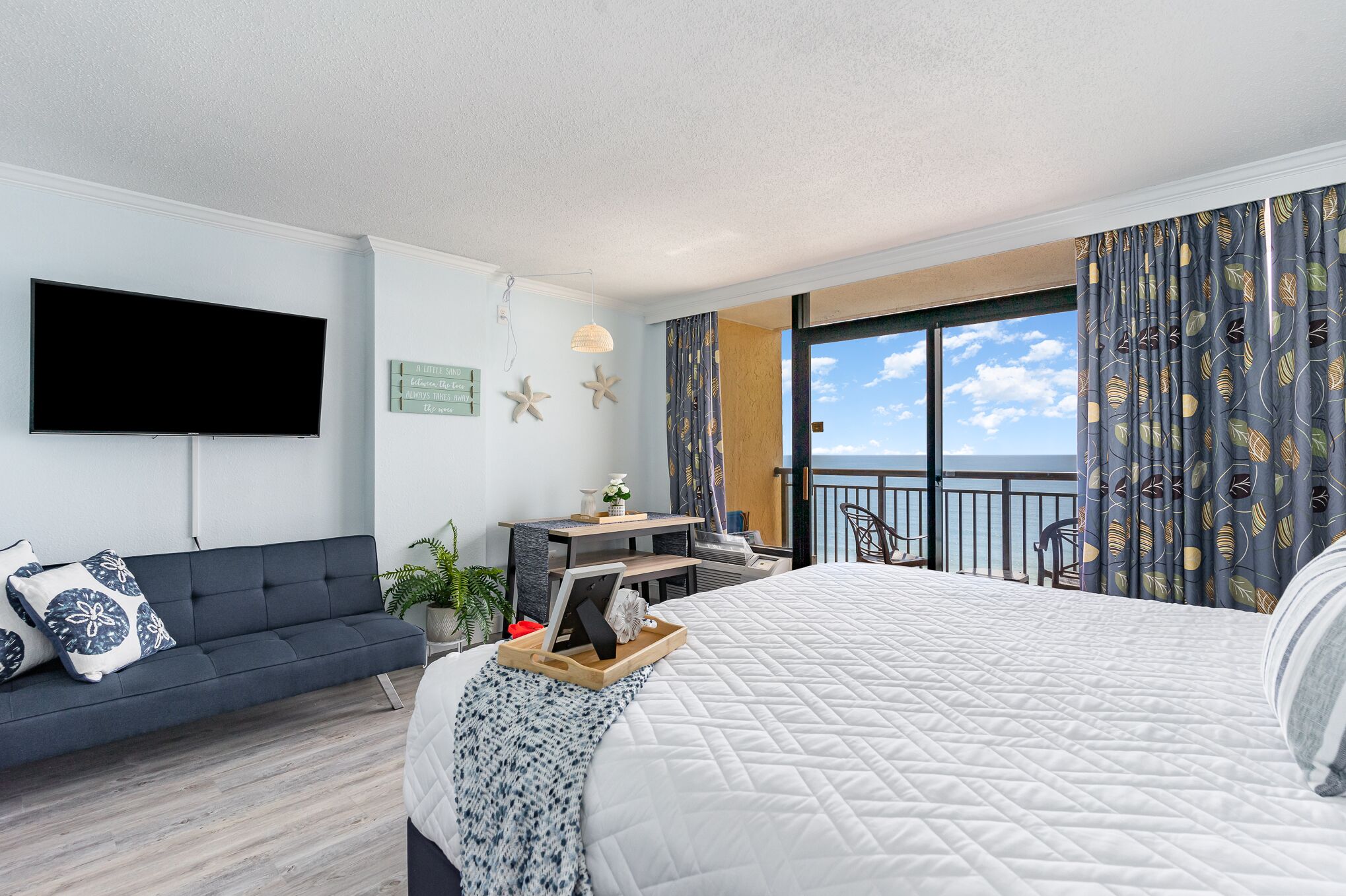 Direct OceanFRONT~King bed~11th floor~Sunrises~Kids splash pad~Pools