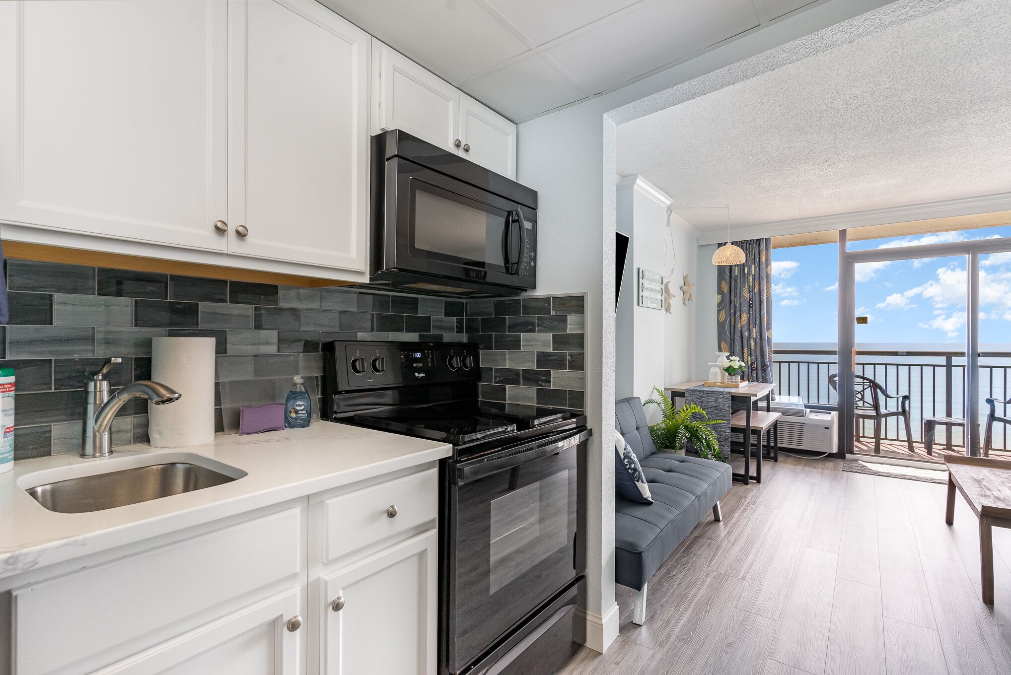 Direct OceanFRONT~King bed~11th floor~Sunrises~Kids splash pad~Pools