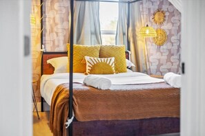 5 chambres, fer et planche à repasser, lit de bébé portatif