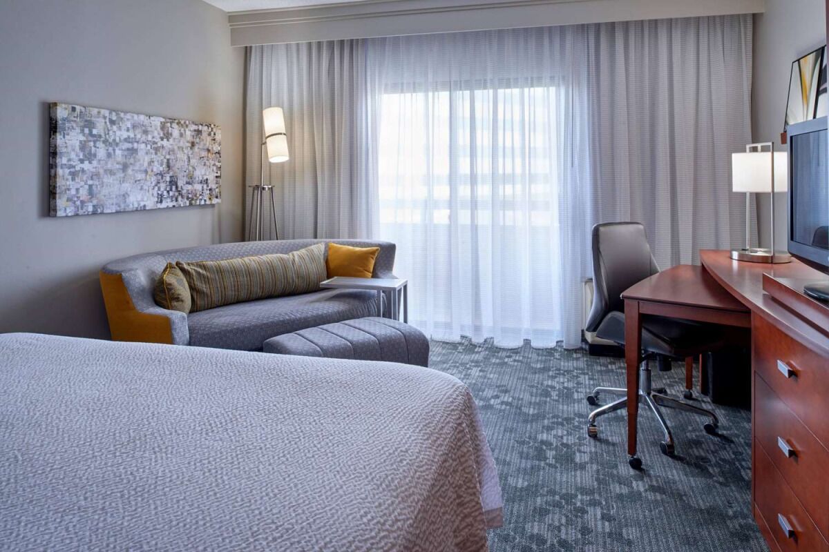 Discover Arts & Culture in a Vibrant Setting! Enjoy Outdoor Pool! Pets Allowed!