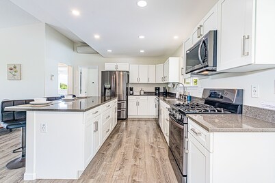 Ocean views, Resort-like pool, hot tub and A/C! This place has it all!