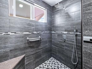 Shower, eco-friendly toiletries, hair dryer, bidet - Moana Sunrise Villa- Resort-like pool, hot tub and A/C! This place has it all! (Keaau)