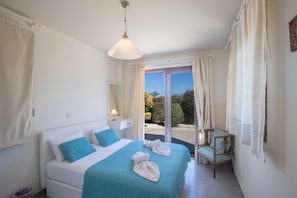 4 habitaciones, tabla de planchar con plancha, wifi y ropa de cama