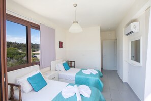 4 bedrooms, iron/ironing board, WiFi, bed sheets