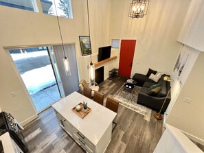 Smart TV, chimenea y futbolito 