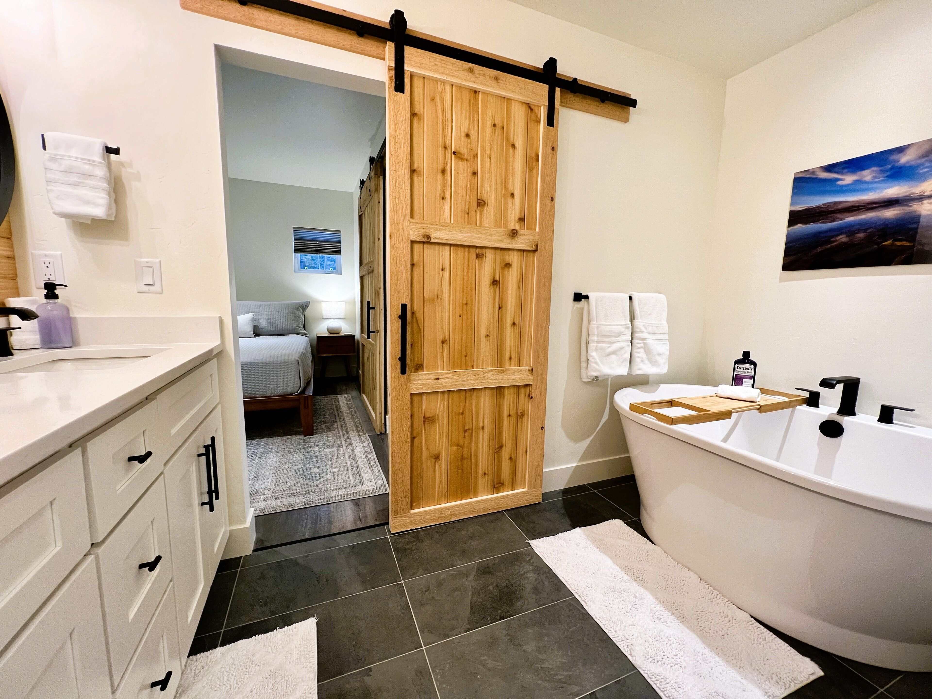 40 Mins. to Glacier Park, 5 Mins to City Beach & Downtown WF, Clubhouse 