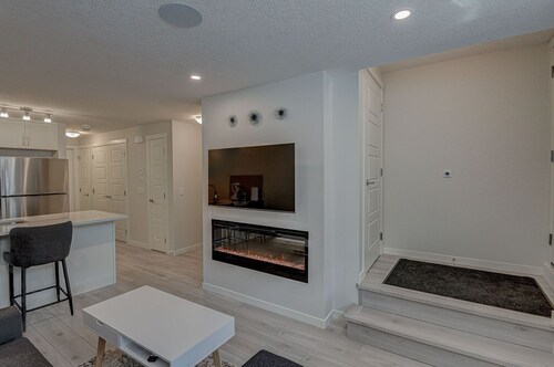 Cozy New Suite in South Calgary