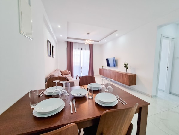 Basic Apartment | In-room dining - Sea Bay Apartment (Larnaca)
