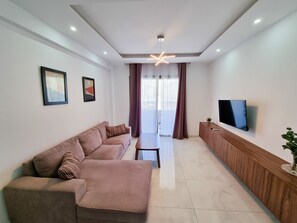 Basic Apartment | Living area | 32-inch flat-screen TV with satellite channels, TV