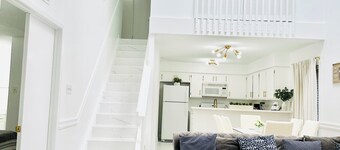 Luxury Touches + Pool + Quartz + Gold Details