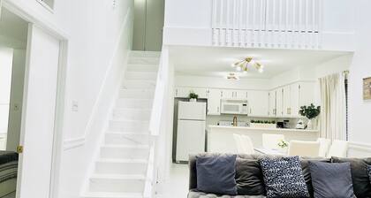 Luxury Touches + Pool + Quartz + Gold Details