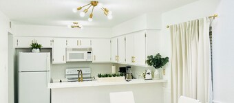 Luxury Touches + Pool + Quartz + Gold Details