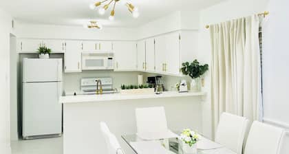 Luxury Touches + Pool + Quartz + Gold Details