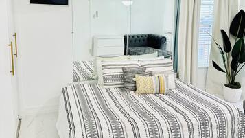 3 bedrooms, desk, iron/ironing board, WiFi