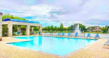 Lovely 3 bedroom home with access to pool