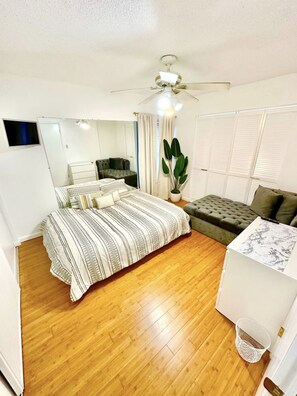 3 bedrooms, desk, iron/ironing board, WiFi