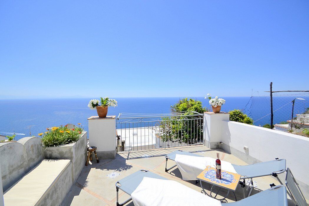 Casa Annetta: A graceful independent house which faces the sun and the sea, with Free WI-FI.