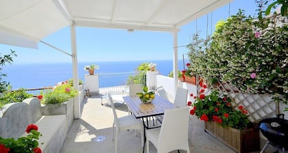 Casa Annetta: A graceful independent house which faces the sun and the sea, with Free WI-FI.