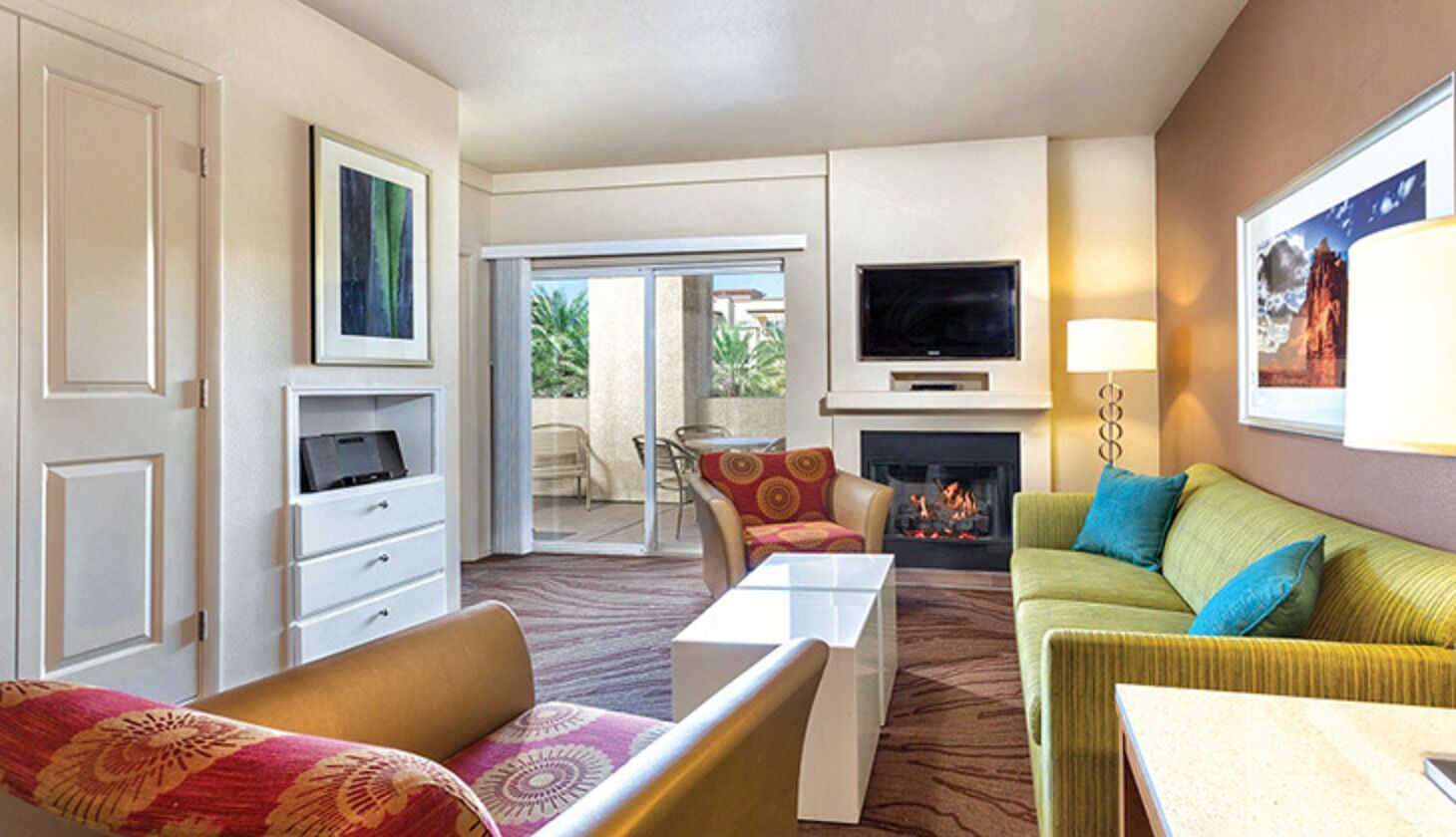 A resort close to airport and shuttle to the city
