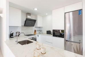 Frigorífic, microones, forn i placa de cuina 