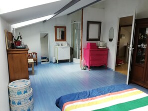 4 عدّة غرف نوم وملاءات أسرّة