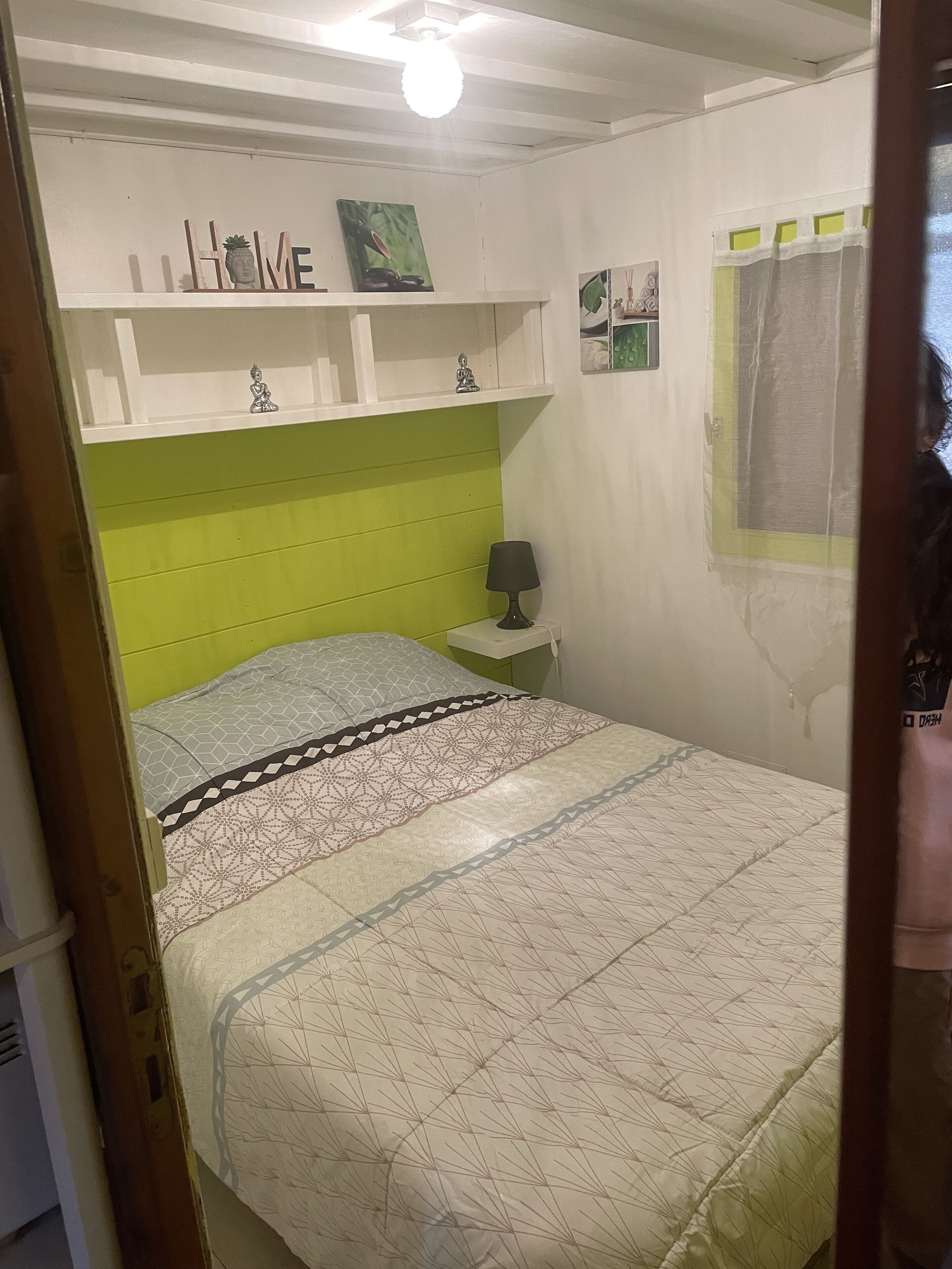 Cozy chalet for 4 people in campsite in Finistère, Brittany with swimming pool.