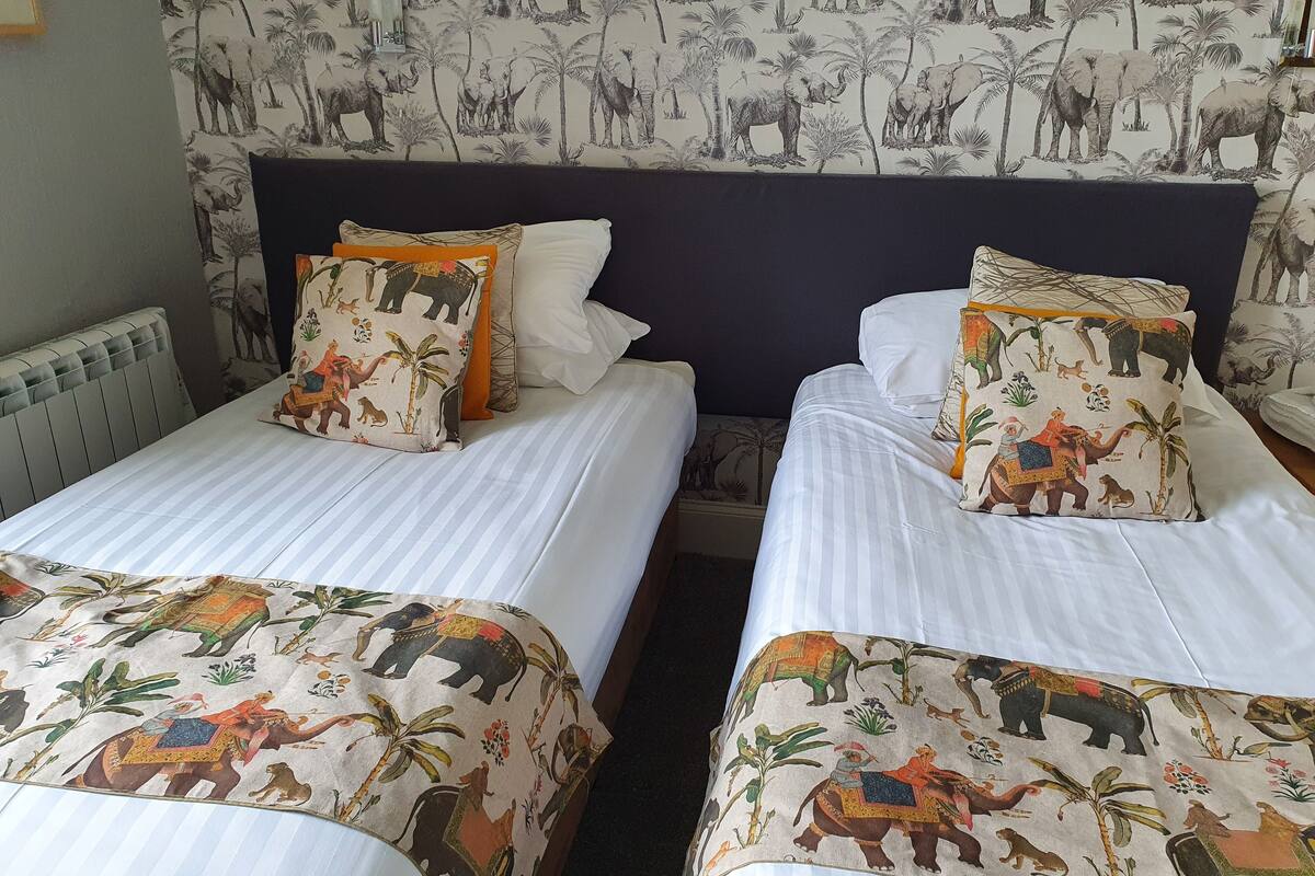 Deluxe Double or Twin Room | Premium bedding, WiFi (free), individually decorated, bed sheets