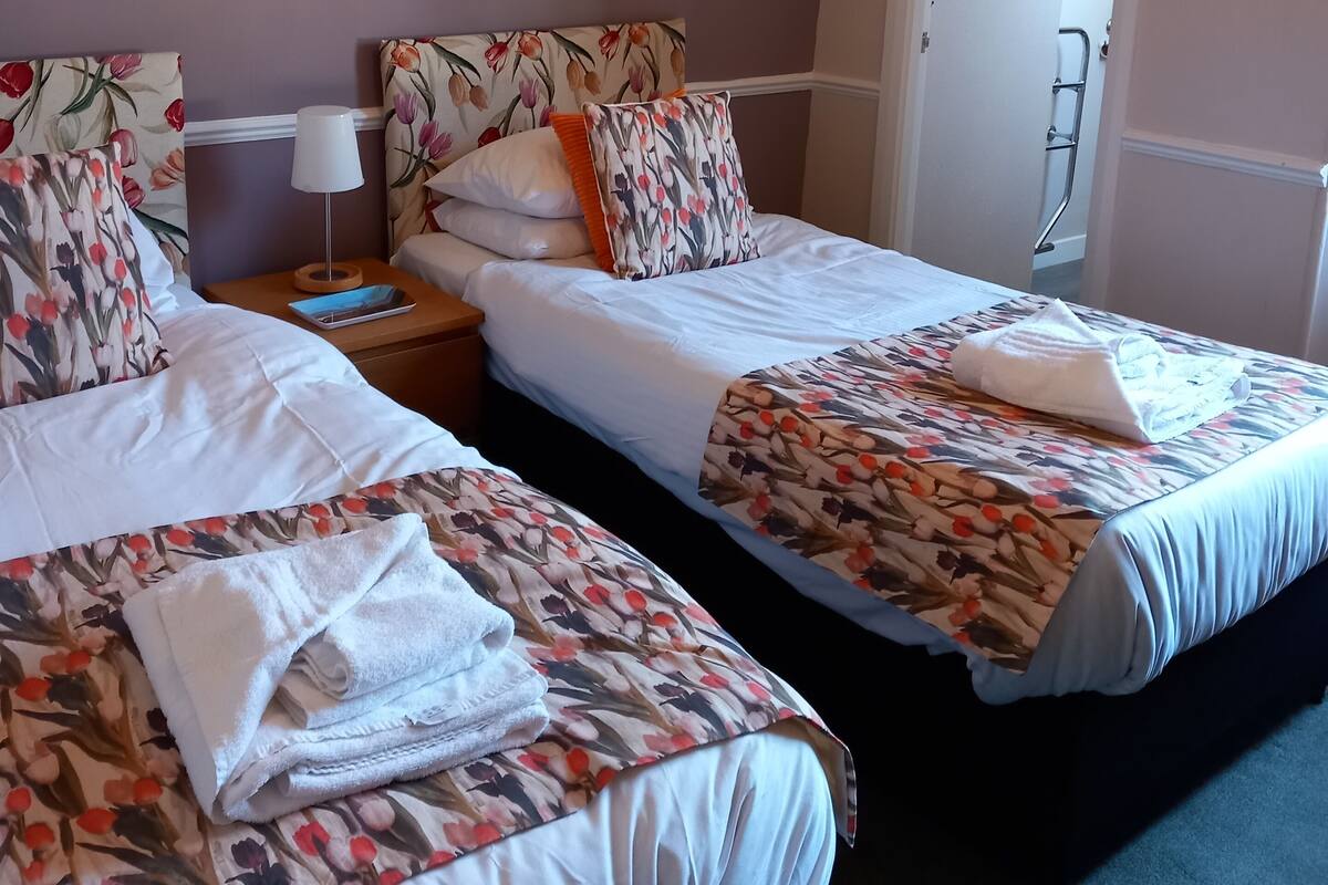 Classic Room | Premium bedding, WiFi (free), individually decorated, bed sheets