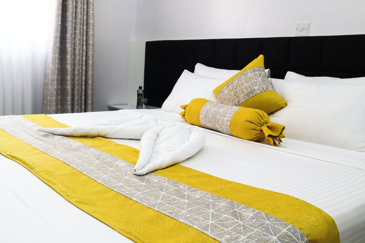 Kamar Comfort, 1 Tempat Tidur Double | Didekorasi berbeda-beda, meja kerja, dan ruang kerja ramah laptop