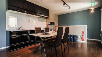 Basic Cottage | Microwave