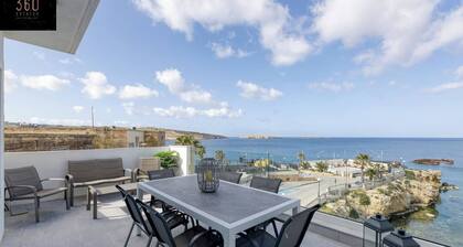Seafront property with beautiful views & outdoor