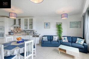 Smart TV - Seafront property with beautiful views & outdoor (San Pawl il-Baħar)